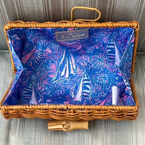 Lilly Pulitzer Wicker Case with "Boca Blue Its A Sailabration" Lining - NWT - Picture 3 of 12